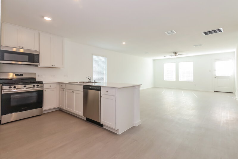 1,740/Mo, 1808 Javelina St Royse City, TX 75189 Kitchen View