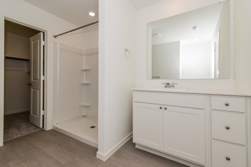 1,815/Mo, 1825 Javelina St Royse City, TX 75189 Main Bathroom View 2