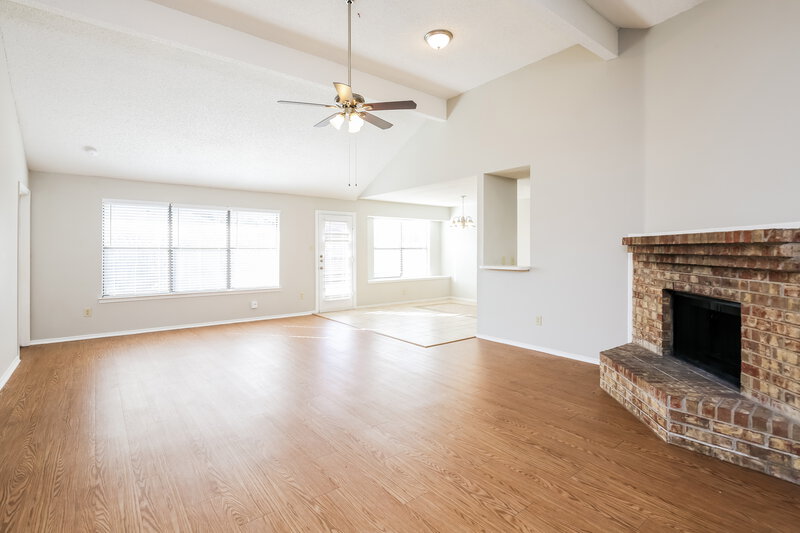 1,905/Mo, 821 Simon Dr Cedar Hill, TX 75104 Living Room View 2