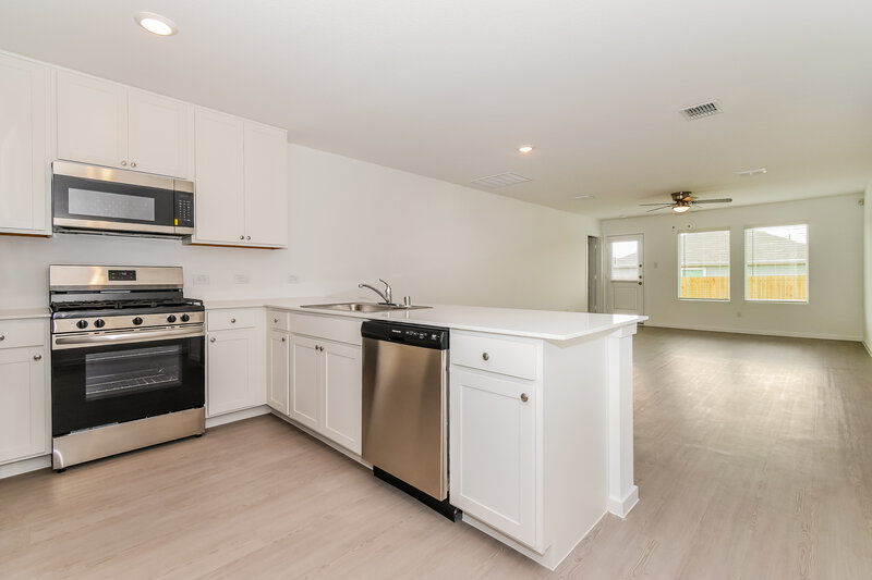 1,760/Mo, 1024 Calley Pear Trl Princeton, TX 75407 Kitchen View 2