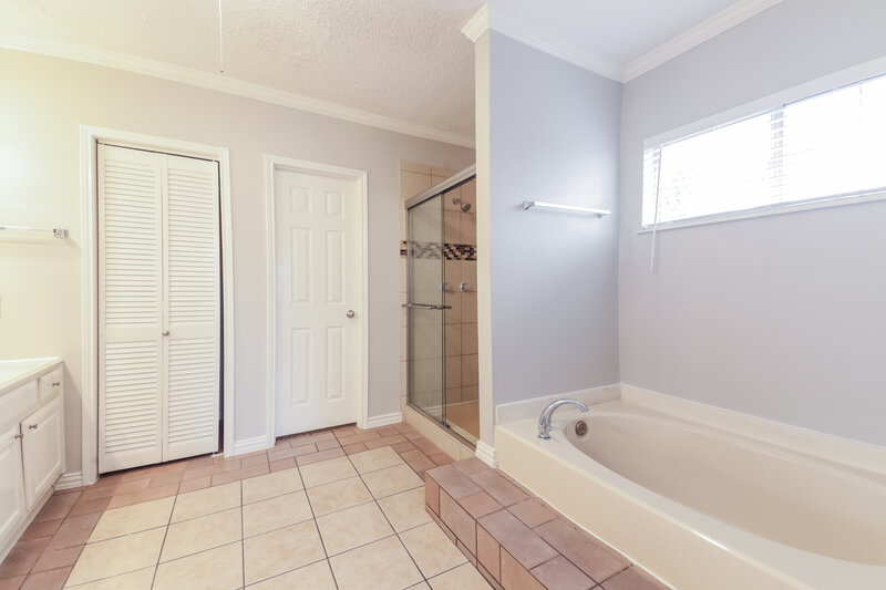 2,565/Mo, 1407 Pemberton Pl Cedar Hill, TX 75104 Main Bathroom View
