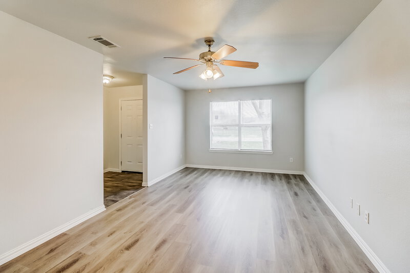 1,905/Mo, 13718 Vida Ln Dallas, TX 75253 Living Room View