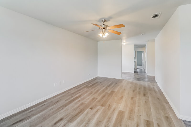 1,905/Mo, 13718 Vida Ln Dallas, TX 75253 Living Room View 2