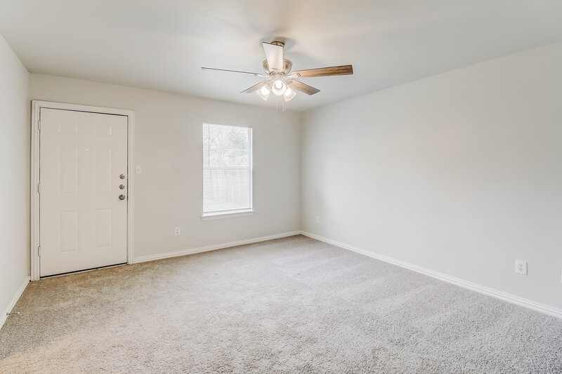 1,905/Mo, 13718 Vida Ln Dallas, TX 75253 Main Bedroom View 2