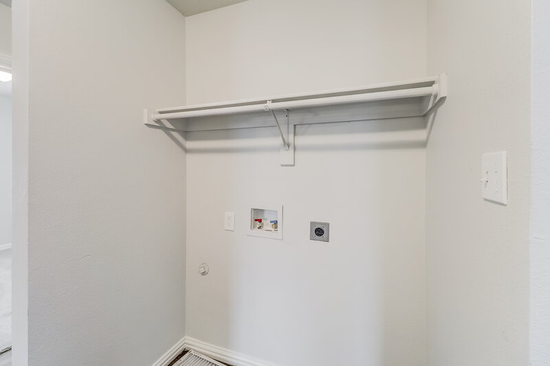 1,905/Mo, 13718 Vida Ln Dallas, TX 75253 Laundry Room View