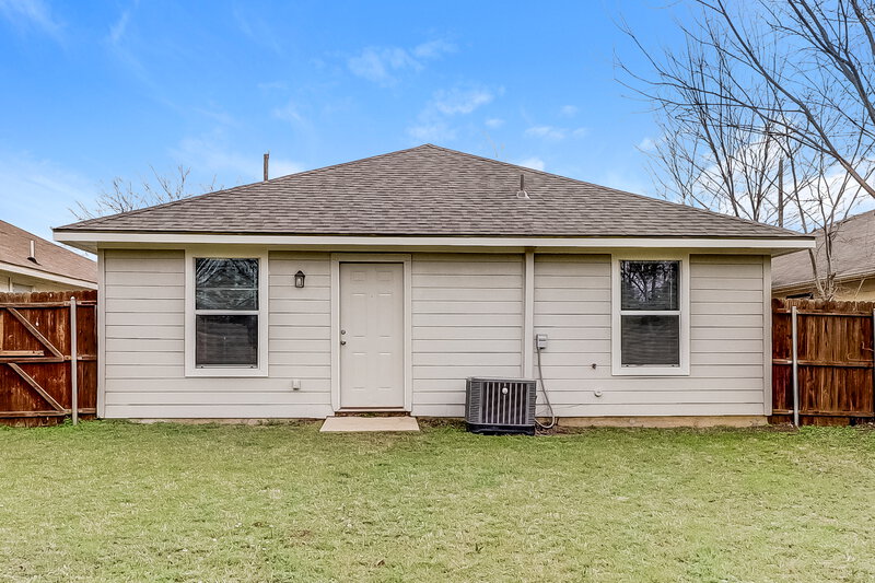 1,905/Mo, 13718 Vida Ln Dallas, TX 75253 Rear View