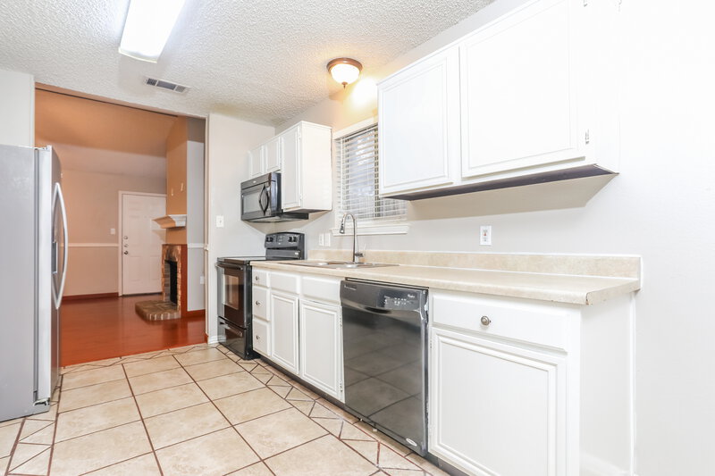 1,840/Mo, 1114 Hidden Creek Dr Mansfield, TX 76063 Kitchen View 2