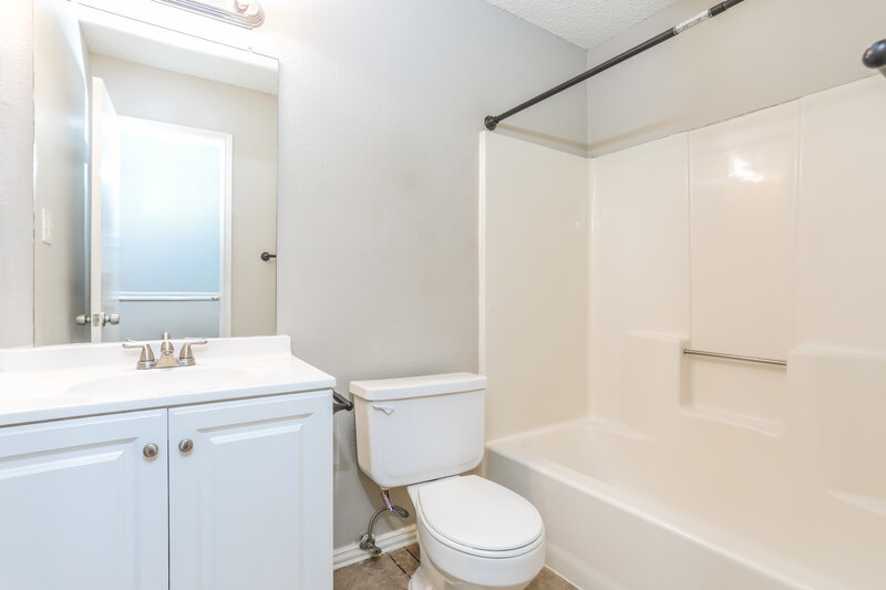 1,840/Mo, 1114 Hidden Creek Dr Mansfield, TX 76063 Bathroom View