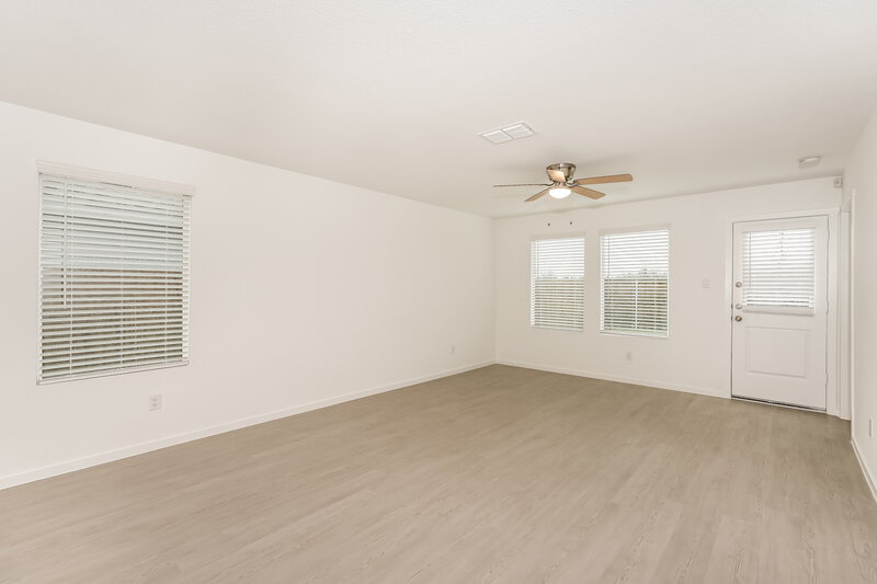2,150/Mo, 201 Sycamore Pl Wilmer, TX 75172 Living Room View