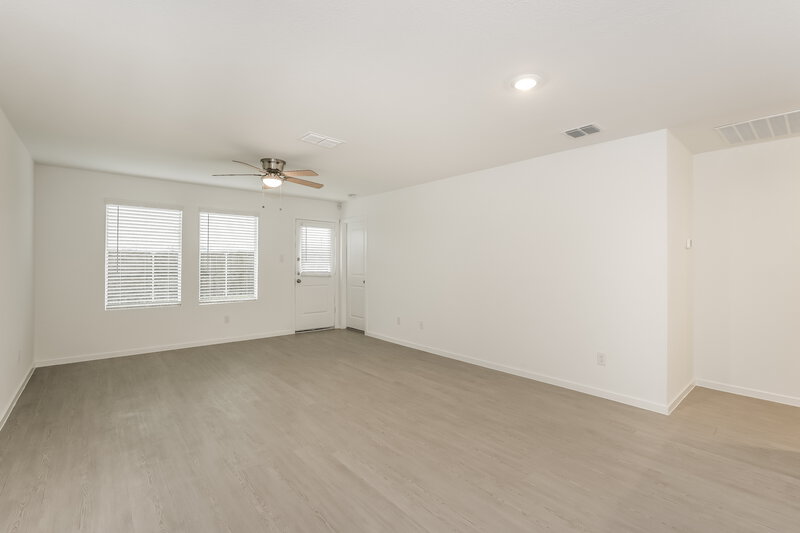 2,150/Mo, 201 Sycamore Pl Wilmer, TX 75172 Living Room View 3