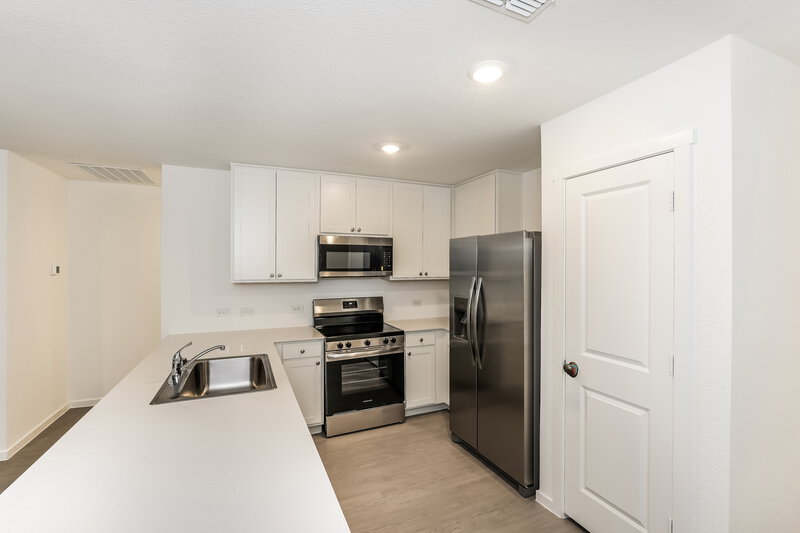 2,150/Mo, 201 Sycamore Pl Wilmer, TX 75172 Kitchen View