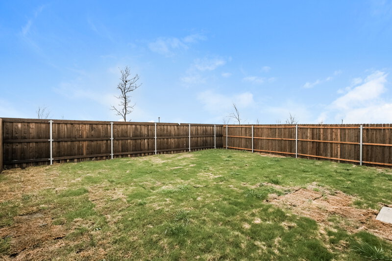 2,150/Mo, 201 Sycamore Pl Wilmer, TX 75172 Rear View