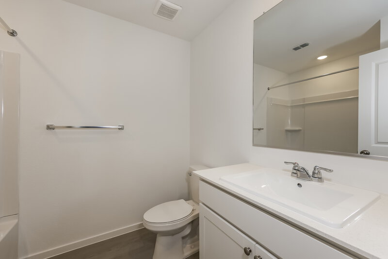 1,940/Mo, 1426 Merlin Bluff St Forney, TX 75126 Bathroom View