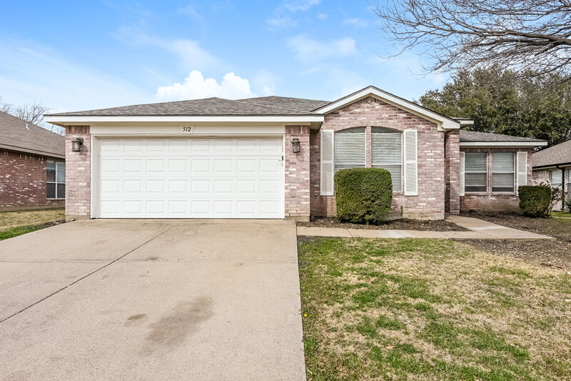 2,110/Mo, 512 Alex St Saginaw, TX 76179 External View