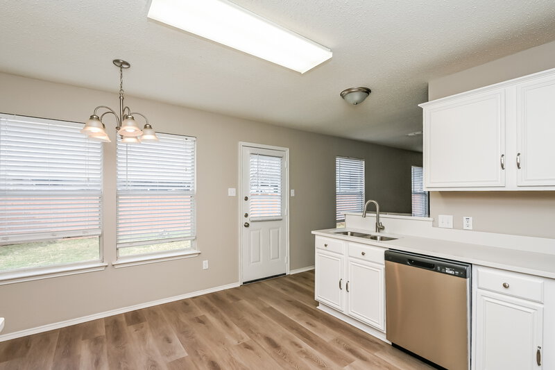 2,110/Mo, 512 Alex St Saginaw, TX 76179 Kitchen View 2