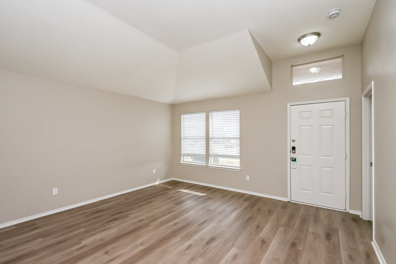 2,110/Mo, 512 Alex St Saginaw, TX 76179 Family Room View 2