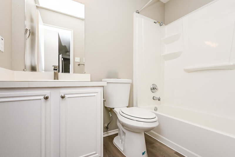 2,110/Mo, 512 Alex St Saginaw, TX 76179 Bathroom View