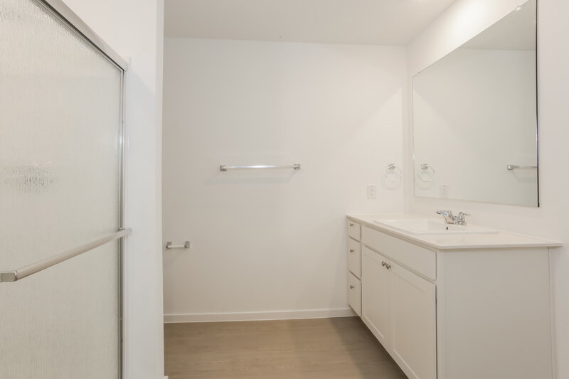 1,915/Mo, 1612 Limpkin Dr Fort Worth, TX 76140 Main Bathroom View