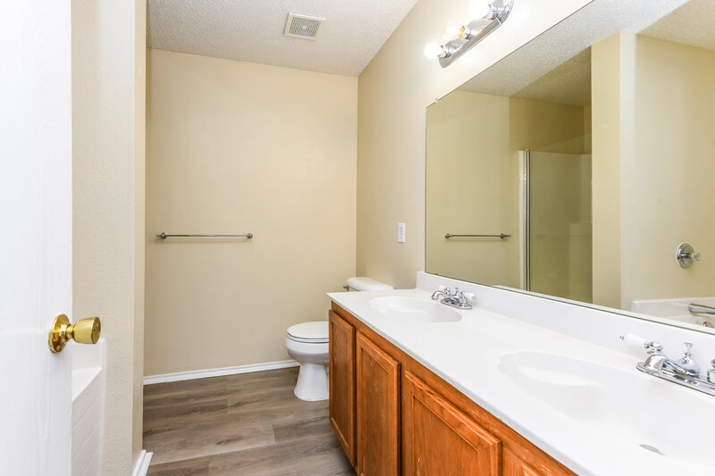 2,045/Mo, 3956 Golden Horn Ln Fort Worth, TX 76123 Main Bathroom View