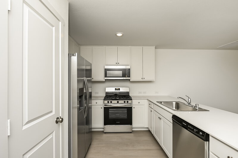 1,905/Mo, 10516 Desert Hawk Cir Fort Worth, TX 76140 Kitchen View 2