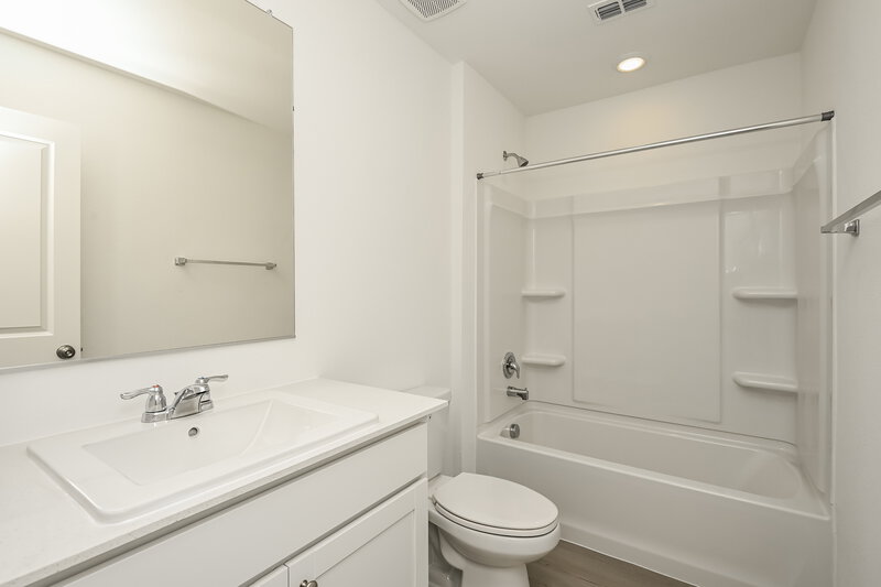 1,905/Mo, 10516 Desert Hawk Cir Fort Worth, TX 76140 Bathroom View