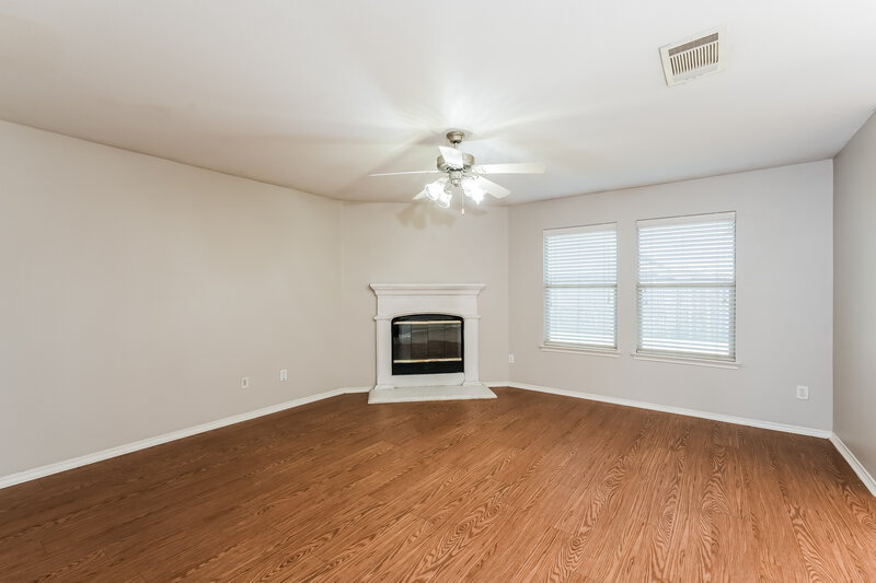 1,825/Mo, 2026 Allyson Dr Heartland, TX 75126 Living Room View