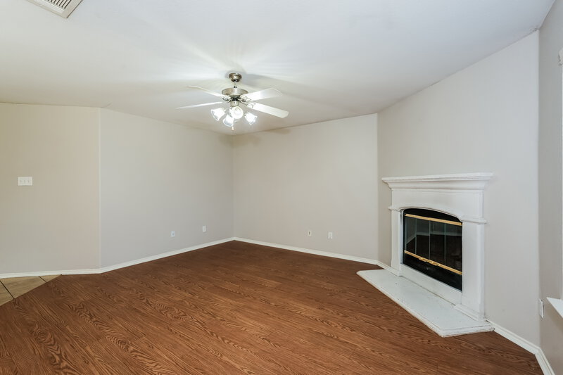1,825/Mo, 2026 Allyson Dr Heartland, TX 75126 Living Room View 2
