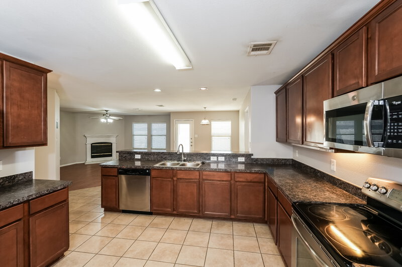 1,825/Mo, 2026 Allyson Dr Heartland, TX 75126 Kitchen View