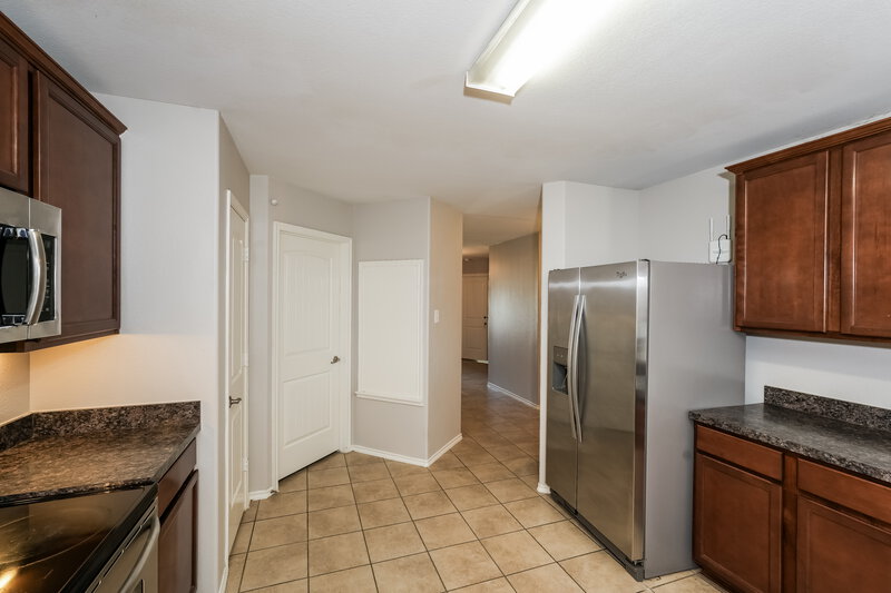 1,825/Mo, 2026 Allyson Dr Heartland, TX 75126 Kitchen View 3