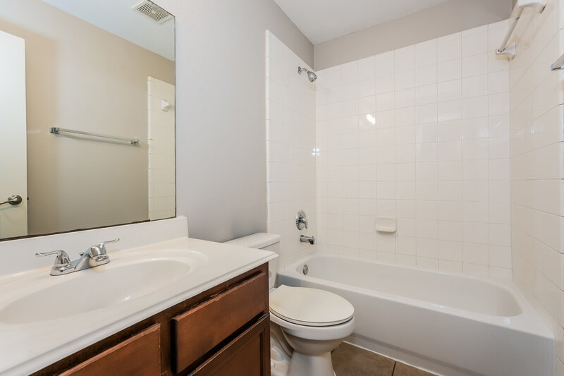 1,825/Mo, 2026 Allyson Dr Heartland, TX 75126 Bathroom View