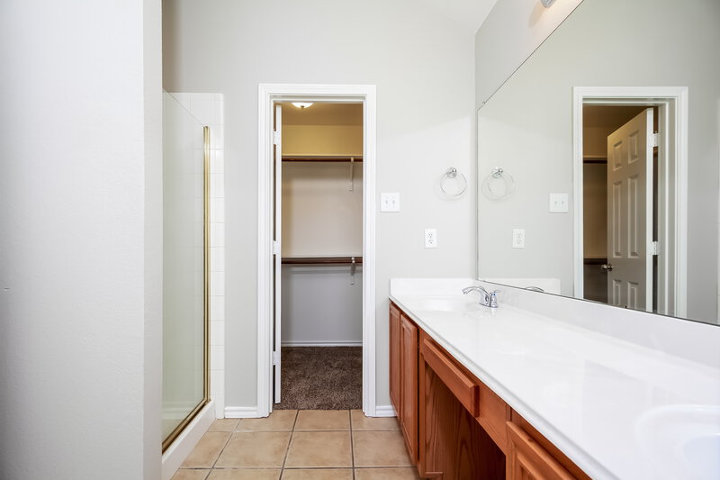 2,990/Mo, 744 Fox Run Trl Saginaw, TX 76179 Master Bathroomlarge View