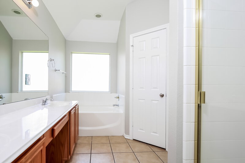 2,990/Mo, 744 Fox Run Trl Saginaw, TX 76179 Master Bathroomlarge View 2