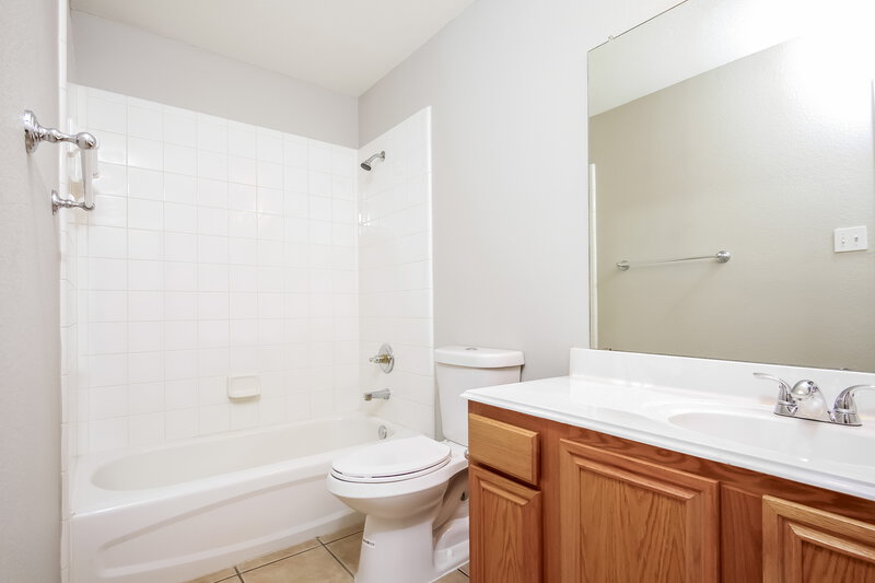 2,990/Mo, 744 Fox Run Trl Saginaw, TX 76179 Bathroomlarge View