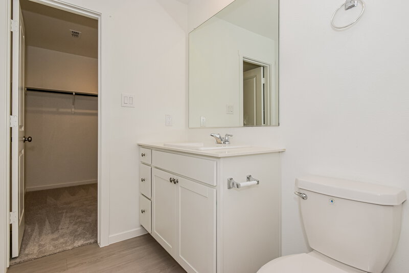 1,850/Mo, 1603 Sparrow Hawk Rd Forney, TX 75126 Main Bathroom View 2