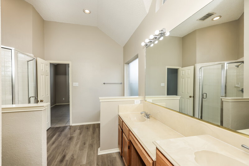 1,975/Mo, 2136 Birch Bnd Mesquite, TX 75181 Main Bathroom View