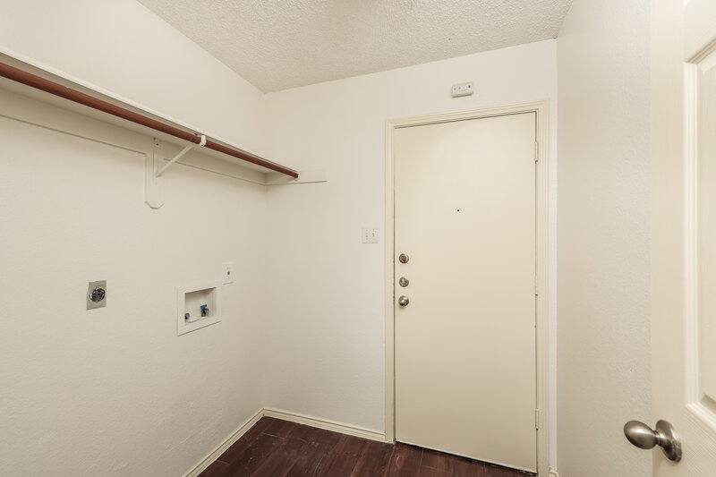 1,975/Mo, 2136 Birch Bnd Mesquite, TX 75181 Laundry Room View