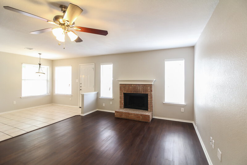 2,180/Mo, 709 Lisa St Burleson, TX 76028 Living Room View