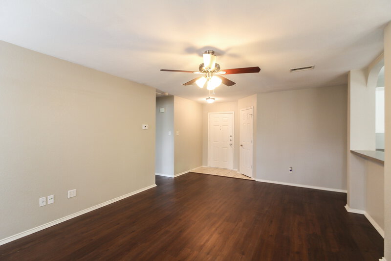2,180/Mo, 709 Lisa St Burleson, TX 76028 Living Room View 2