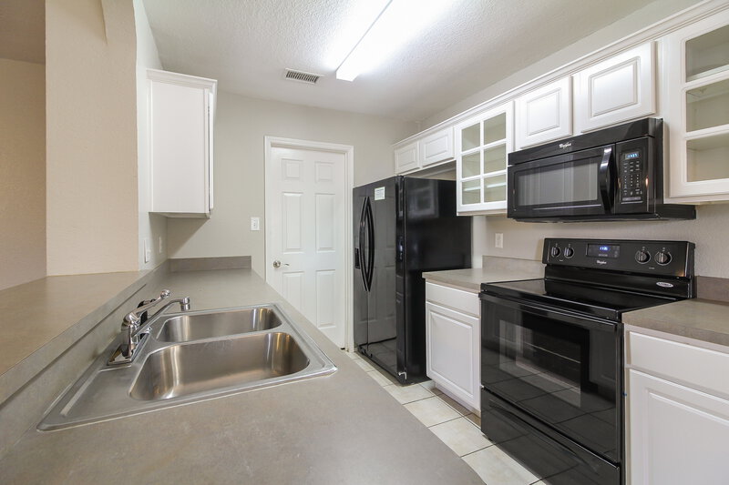 2,180/Mo, 709 Lisa St Burleson, TX 76028 Kitchen View