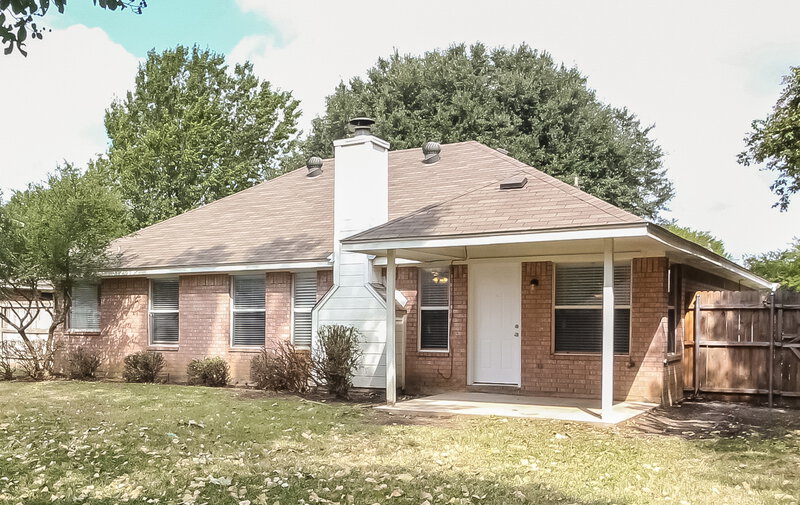2,180/Mo, 709 Lisa St Burleson, TX 76028 Rear View