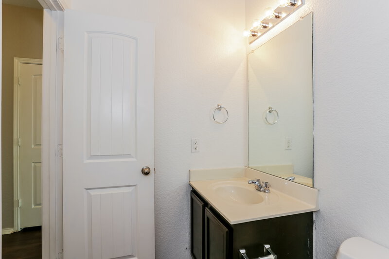 1,925/Mo, 412 San Lucas Dr Crowley, TX 76036 Bathroom View