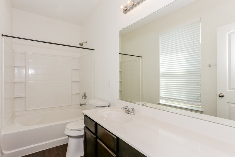 1,925/Mo, 412 San Lucas Dr Crowley, TX 76036 Bathroom View 2