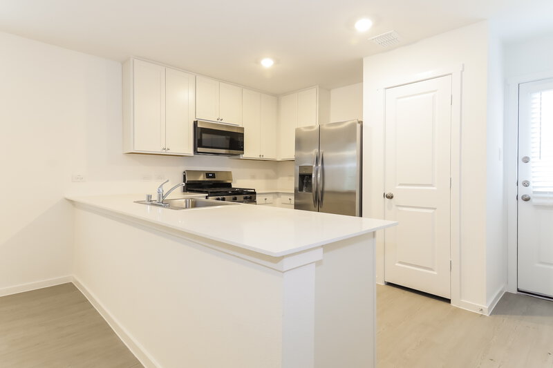 1,580/Mo, 1028 Calley Pear Trl Princeton, TX 75407 Kitchen View 2