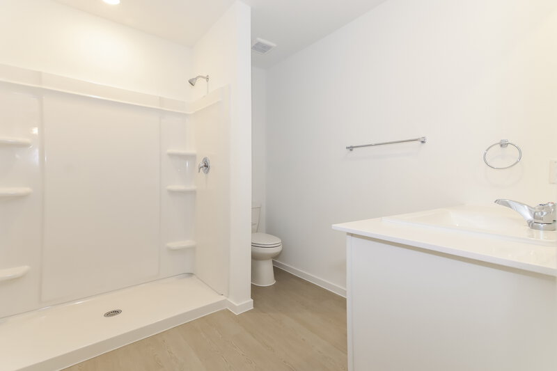 1,580/Mo, 1028 Calley Pear Trl Princeton, TX 75407 Main Bathroom View