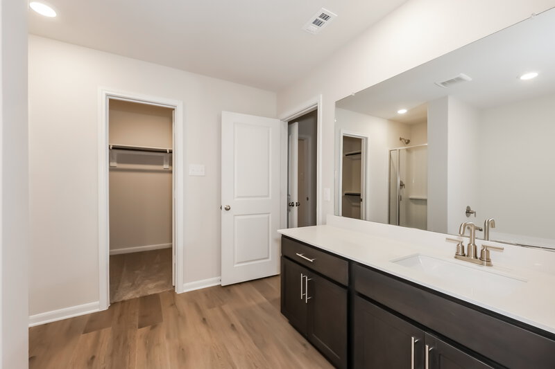 1,945/Mo, 1218 Kings Pl Crandall, TX 75114 Main Bathroom View 2