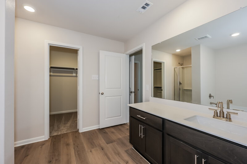 2,040/Mo, 1208 Kings Pl Crandall, TX 75114 Main Bathroom View