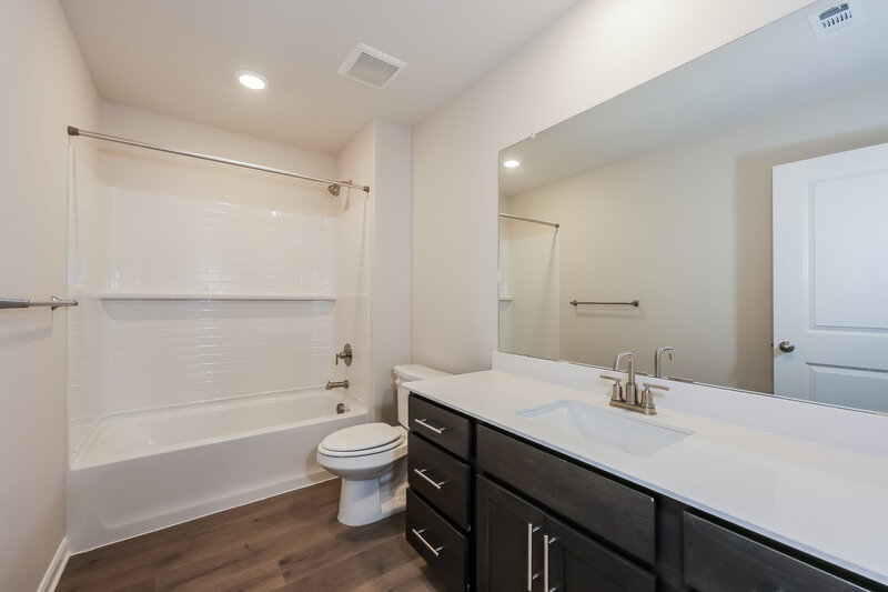 2,040/Mo, 1208 Kings Pl Crandall, TX 75114 Bathroom View