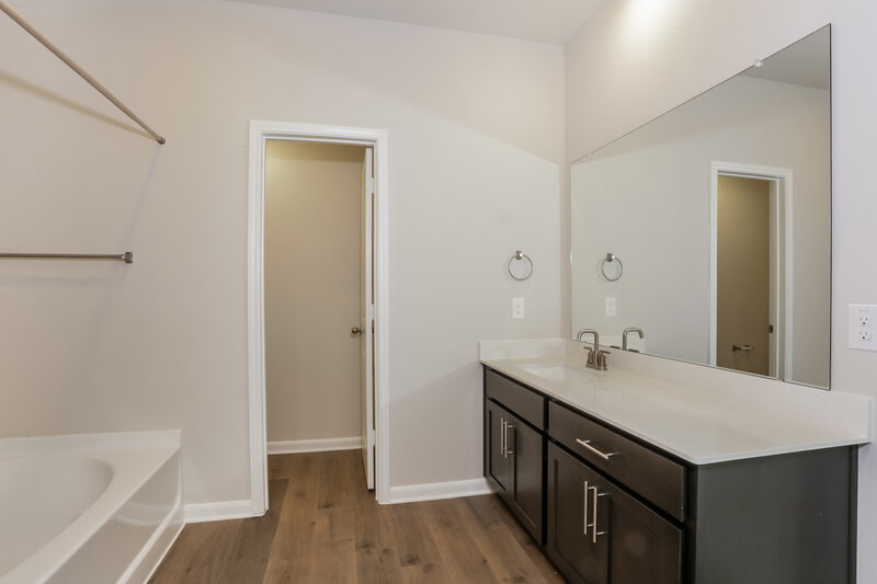 1,995/Mo, 1447 Reiner Dr Crandall, TX 75114 Main Bathroom View 2