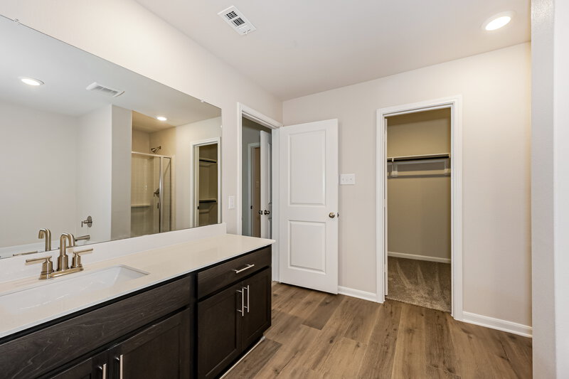 2,015/Mo, 1442 Reiner Dr Crandall, TX 75114 Main Bathroom View