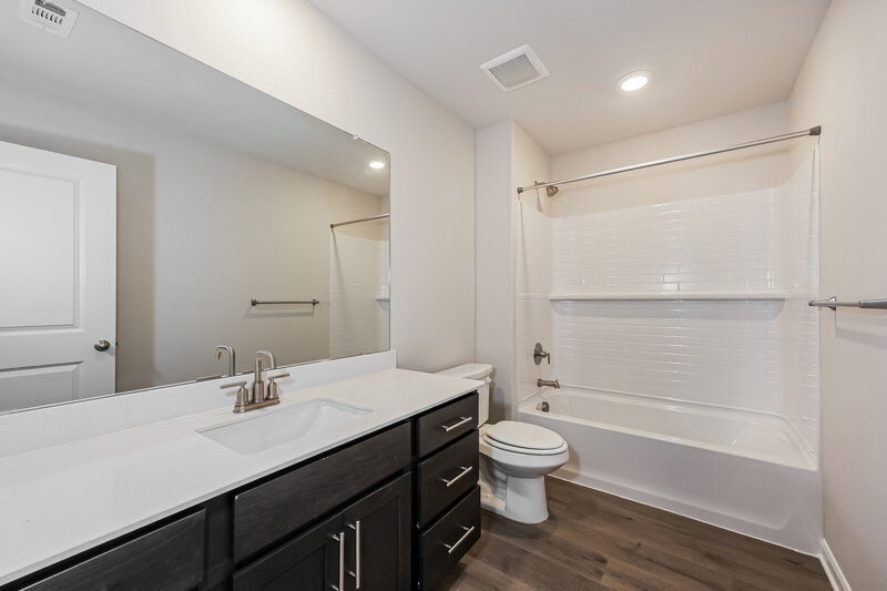 2,015/Mo, 1442 Reiner Dr Crandall, TX 75114 Main Bathroom View 2